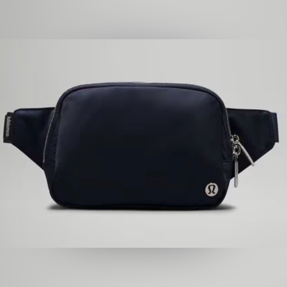 Everywhere Belt Bag Large 2L Metal Hardware 
True Navy/Silver Brand NEW